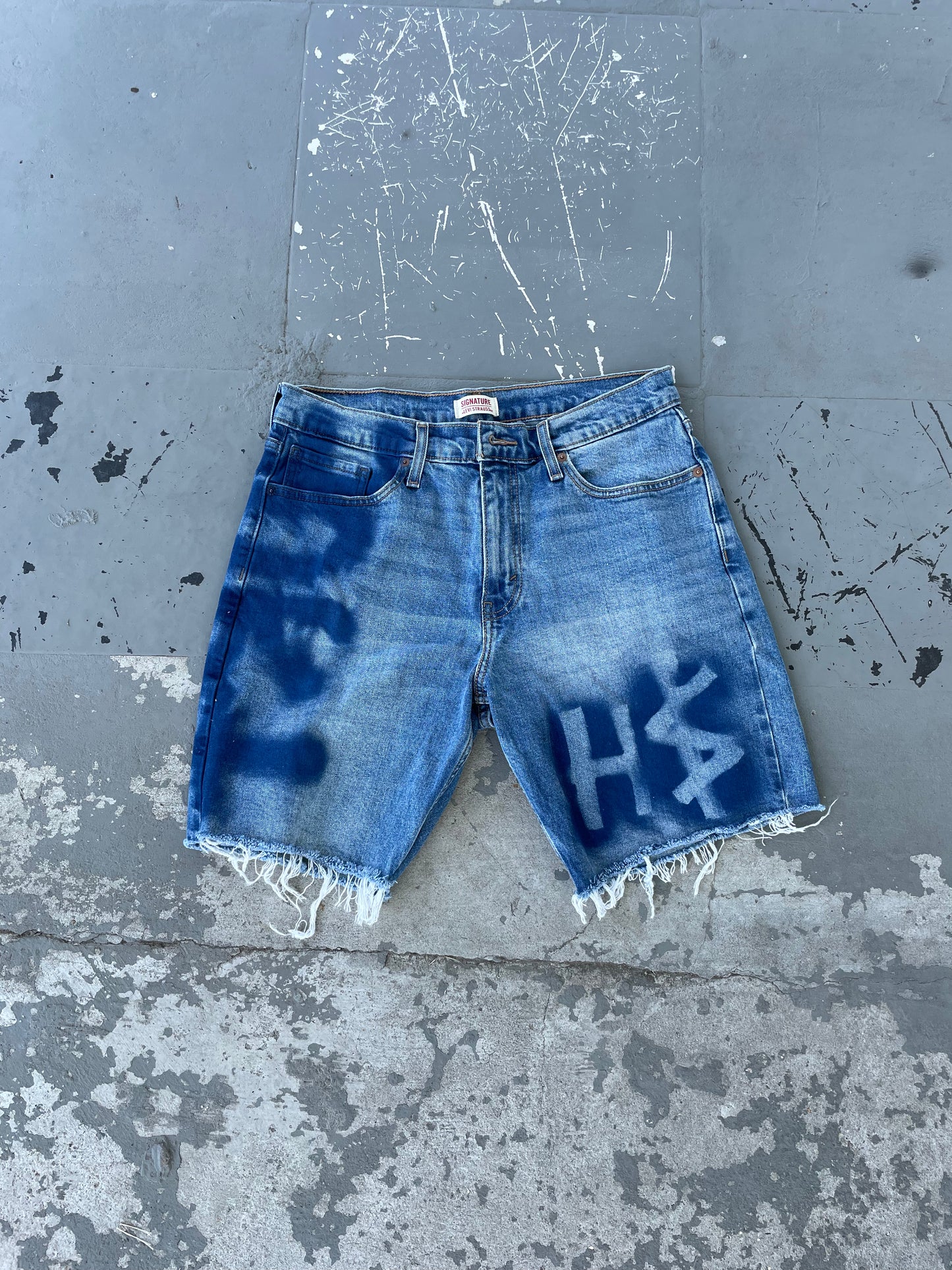 Spray Jean Short