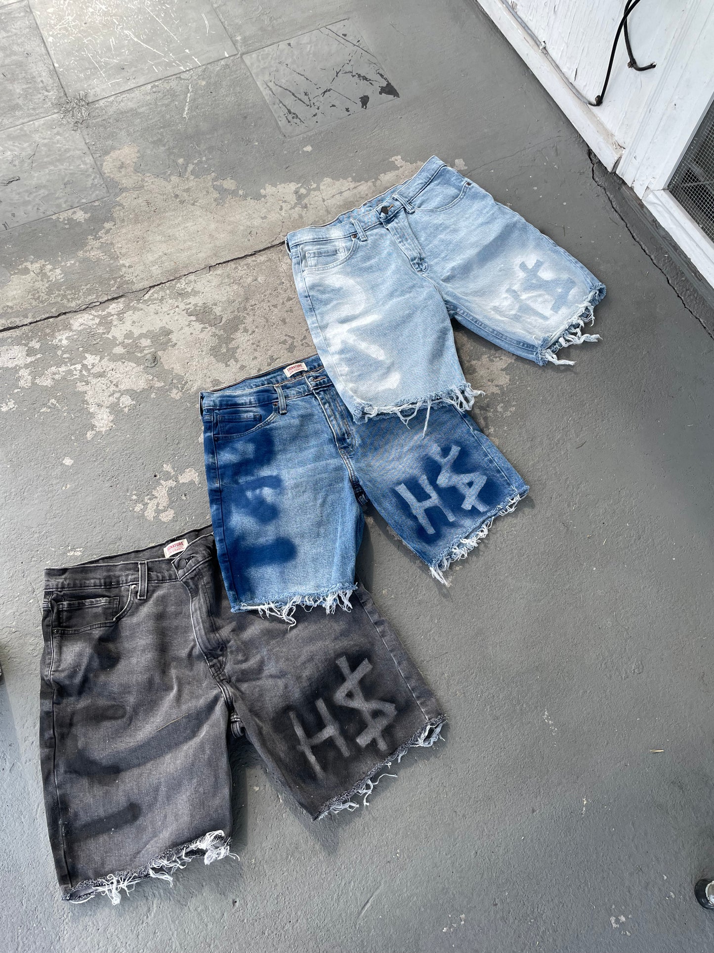 Spray Jean Short